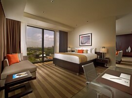 Colchones Select Comfort y caja de seguridad en la habitación 