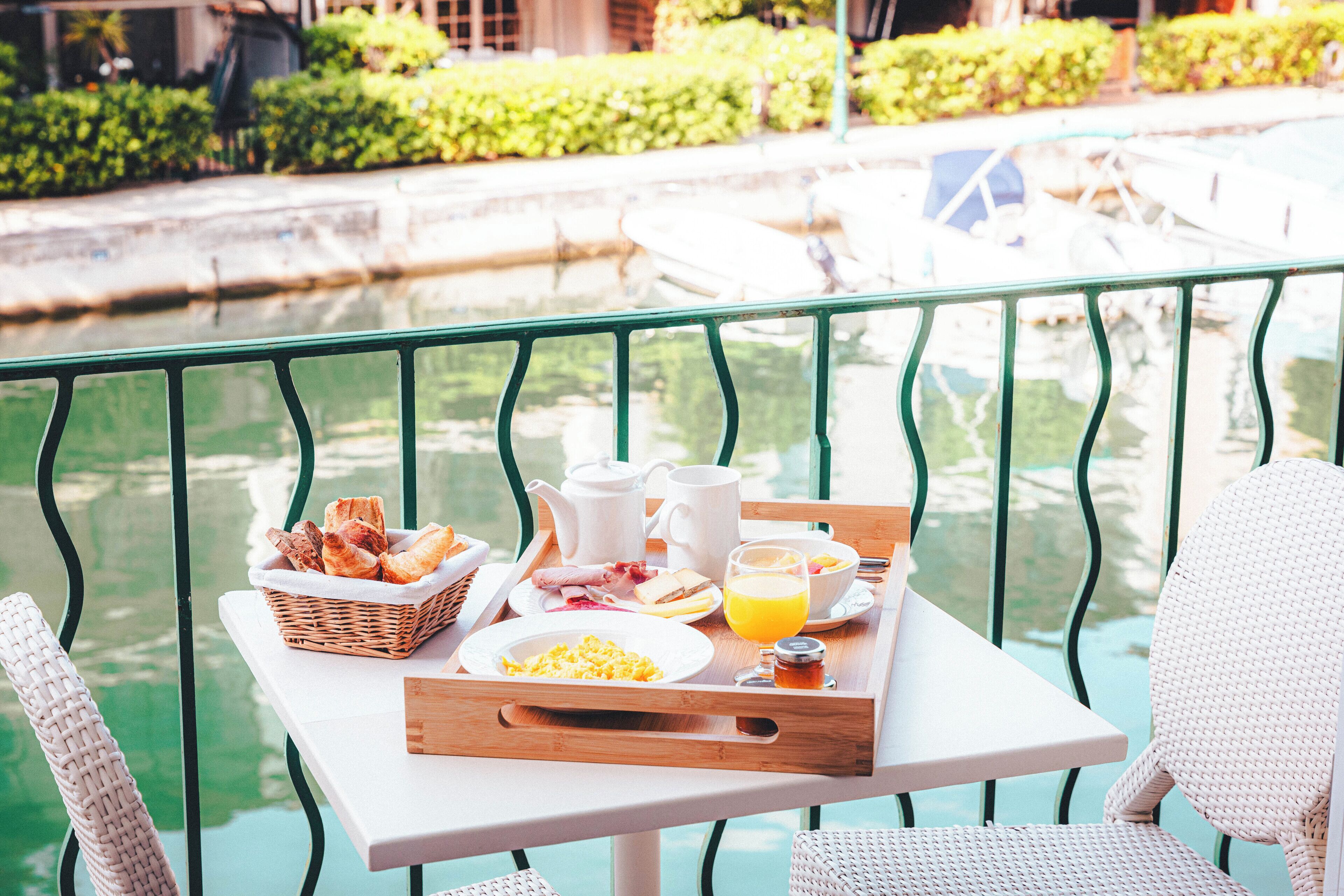 superior room, balcony, canal view | in-room dining