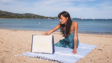 Una spiaggia nelle vicinanze