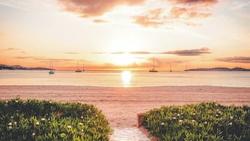 Una playa cerca