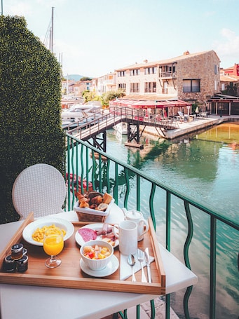 Restaurante. Le Suffren Hotel, Golfe de Saint-Tropez