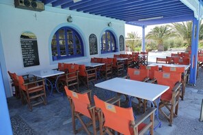 فطور أوروبي يوميًا مقابل رسوم