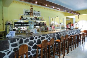 Bar (on property) - Perissa Hotel (Santorini)