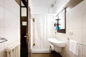 Regadera, amenidades de baño gratuitas, secadora de cabello, bidet 