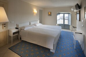 1 bedroom, desk, free WiFi, bed sheets - Hotel Il Campanile (Cherasco)