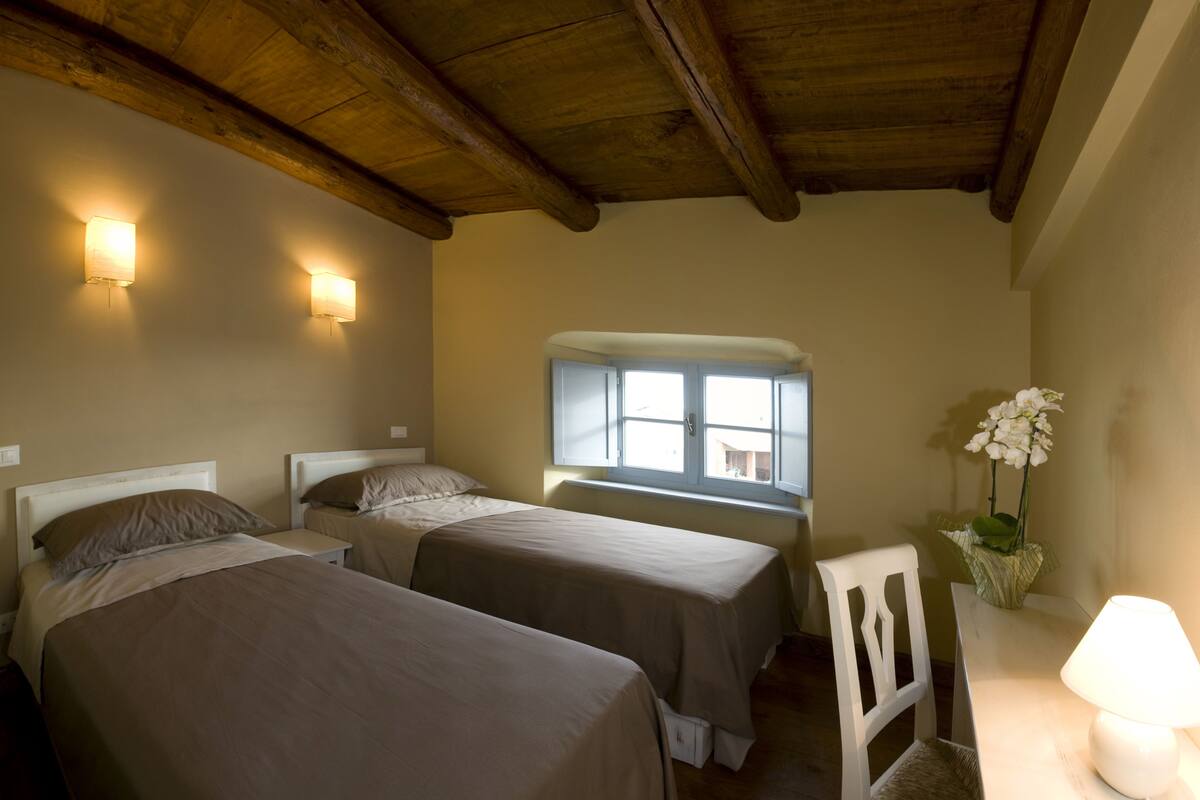 standard twin room | 1 bedroom, desk, free wifi, bed sheets