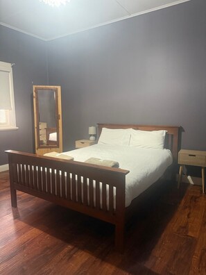 Family Cottage | Bed sheets - Sturt Motel (Broken Hill)