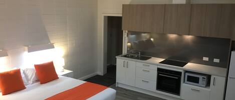 3 bedrooms, bed sheets