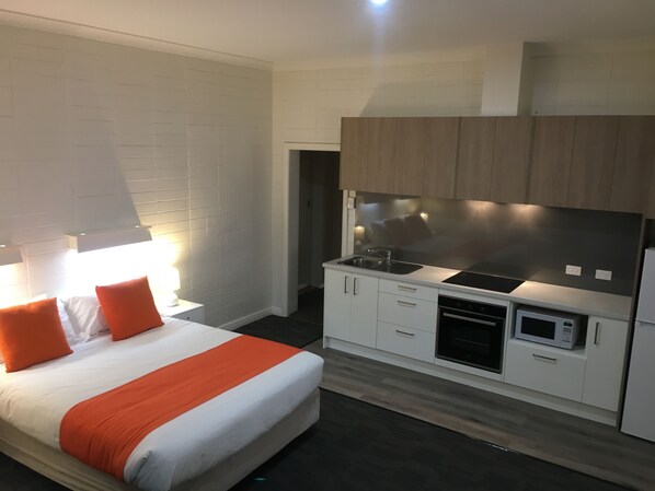 Superior Room | Bed sheets - Sturt Motel (Broken Hill)