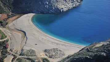 På stranden, liggestole, badehåndklæder