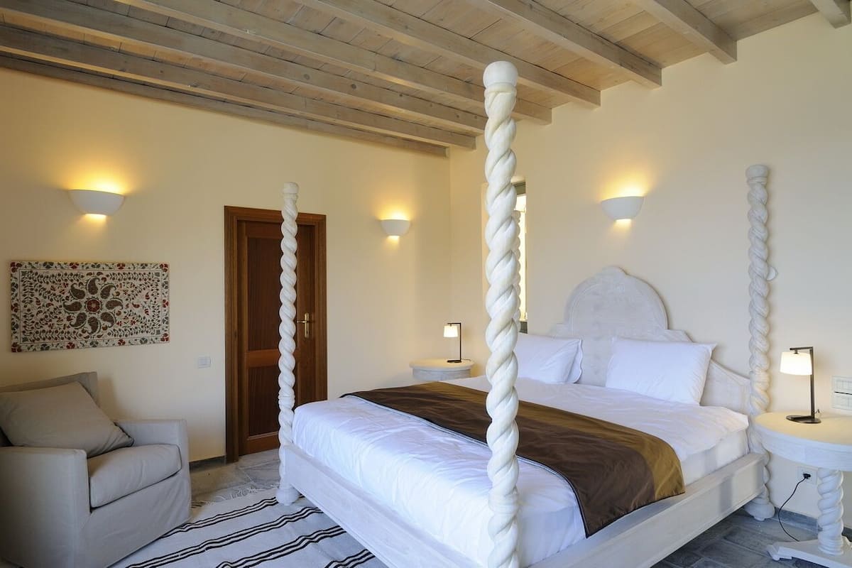 Honeymoon Suite, Sea View | Premium bedding, in-room safe, blackout drapes, soundproofing