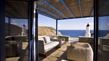 Grand Villa, Sea View (Blue) | Terrace/patio