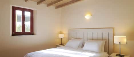 Premium bedding, in-room safe, blackout curtains, soundproofing