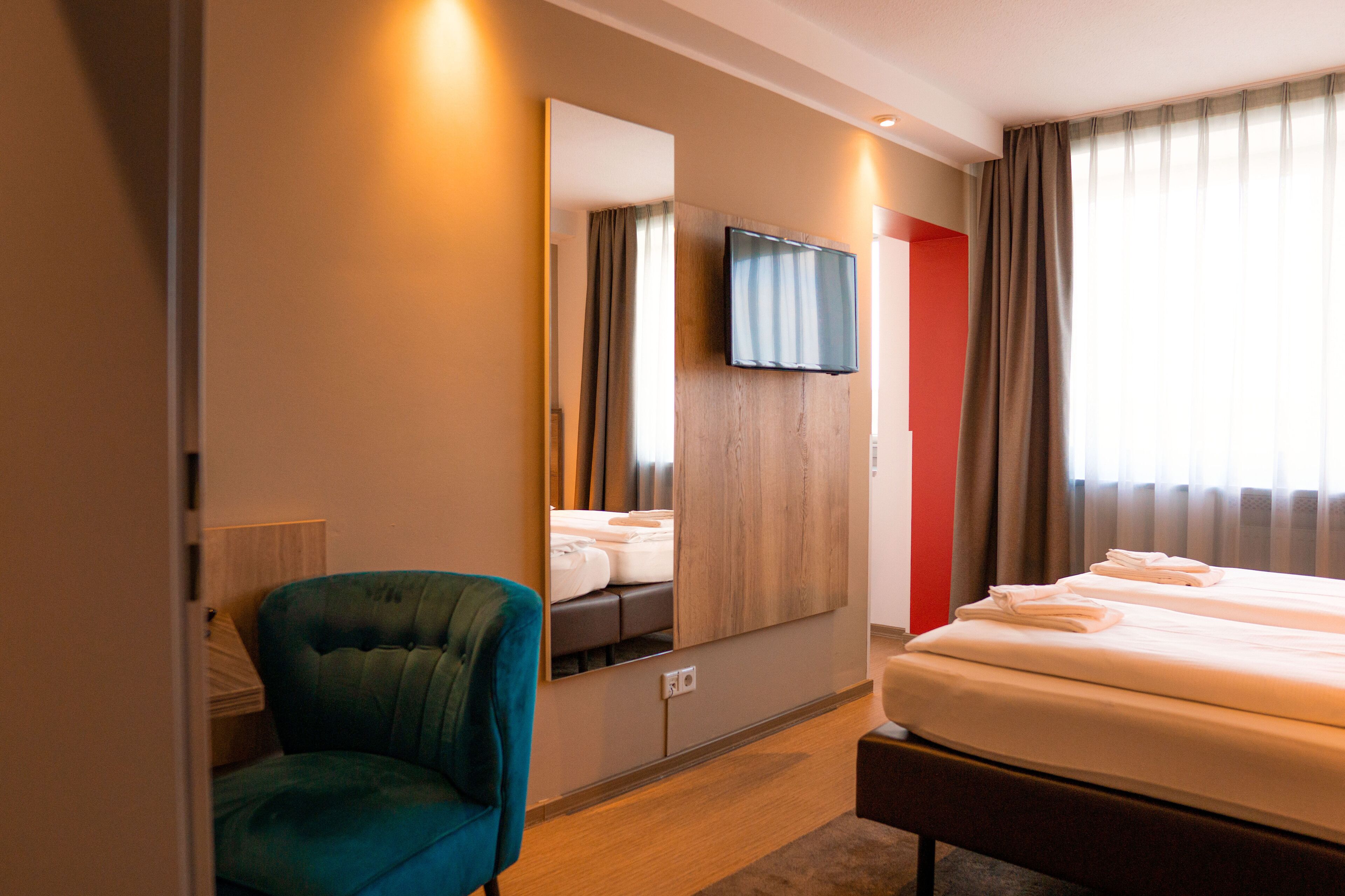 premium studio | hypo-allergenic bedding, individually decorated, desk