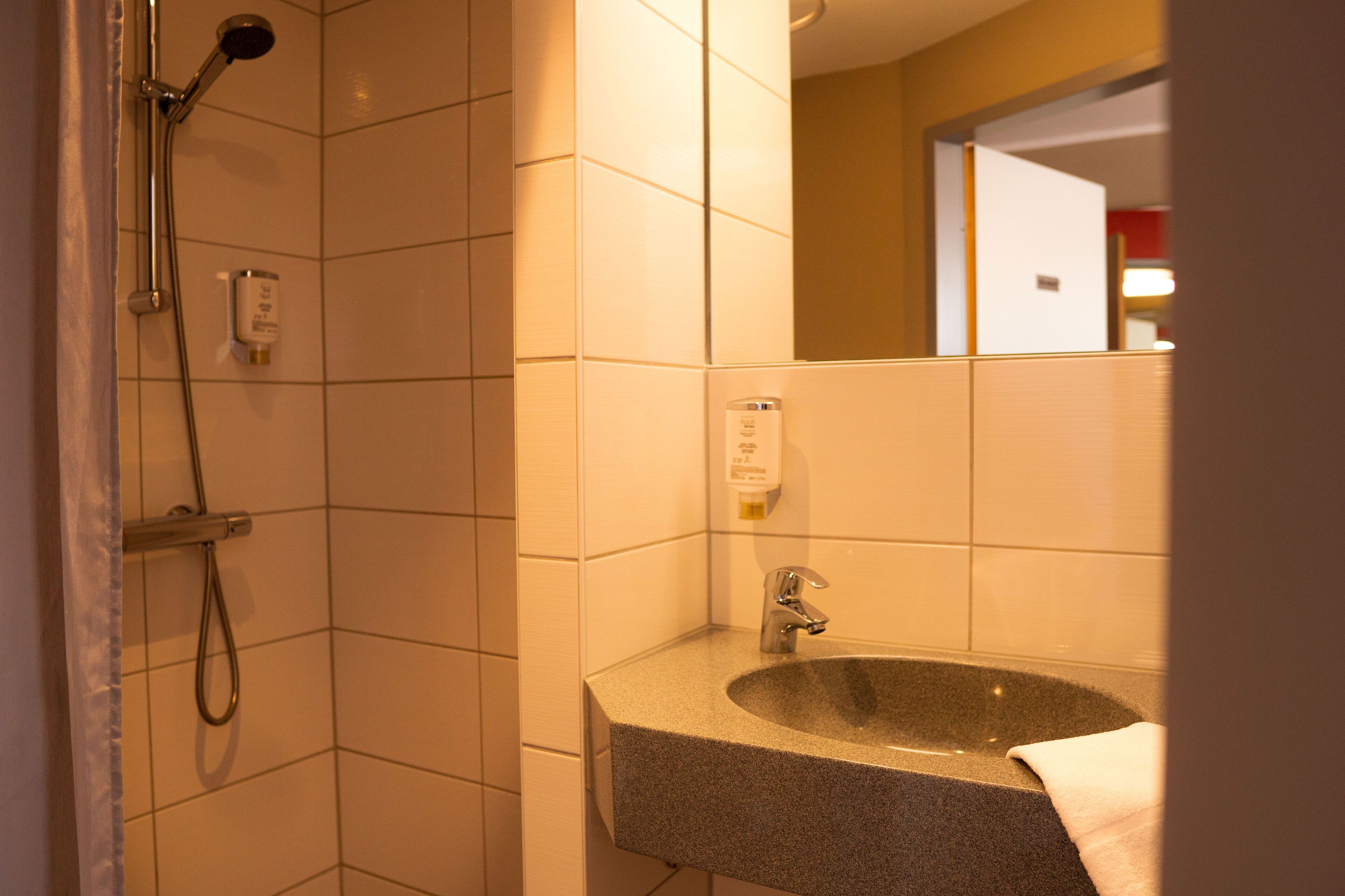 shower, free toiletries, hair dryer, towels