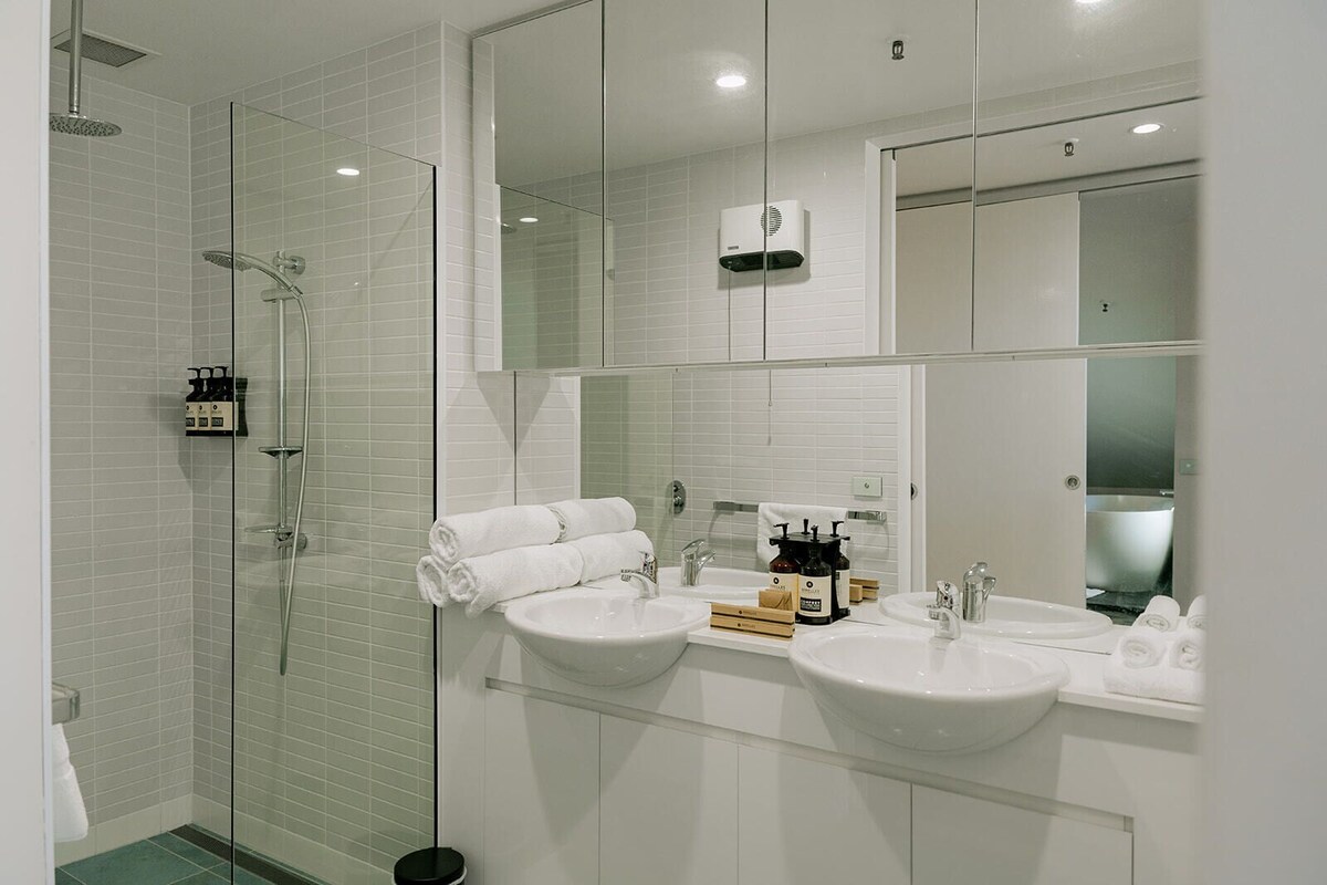 Salamanca Wharf Hotel