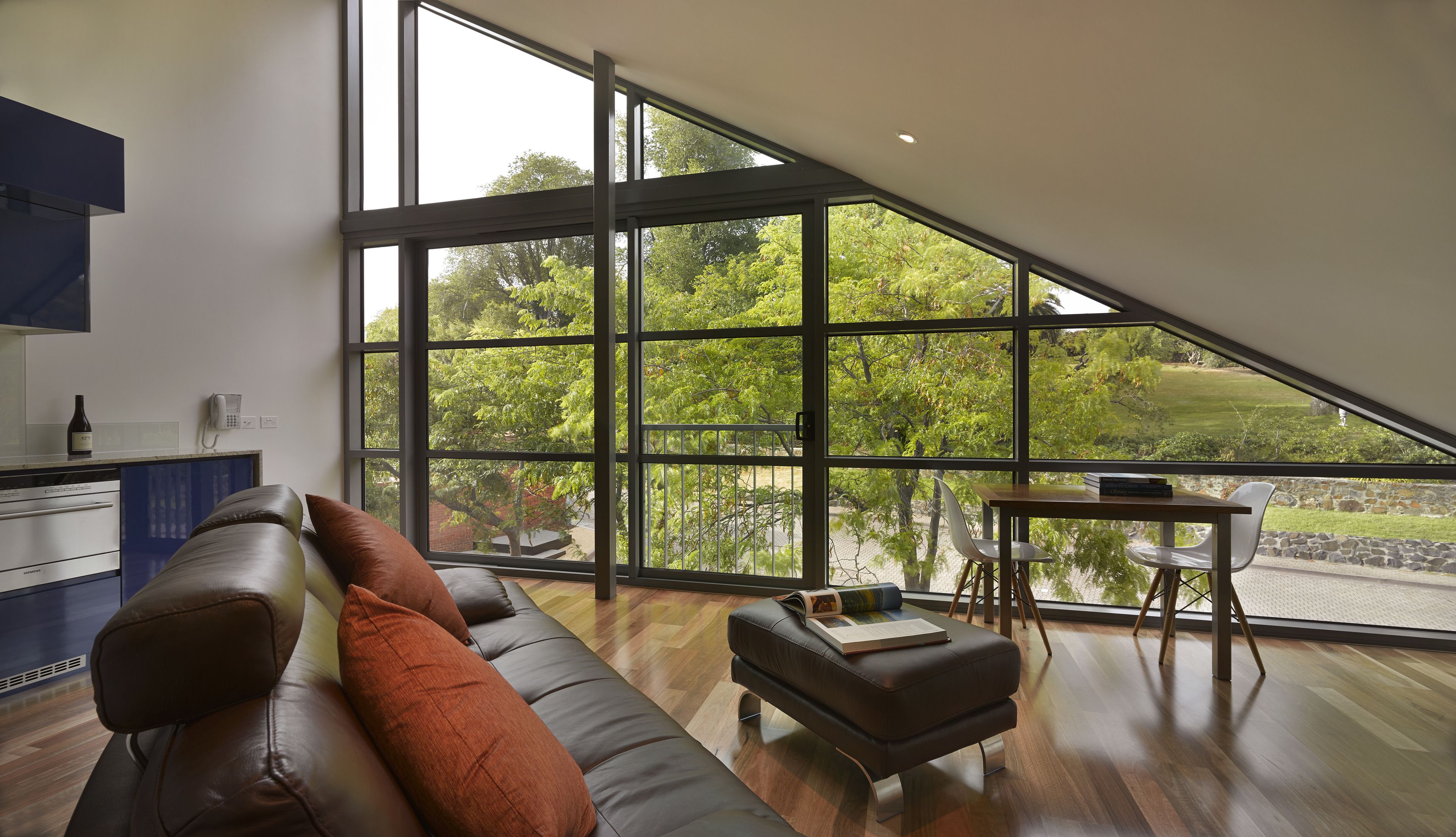 Salamanca Wharf Hotel — image 2