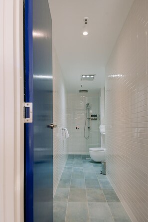 Studio Apartment | Bathroom | Designer toiletries, hair dryer, towels - Salamanca Wharf Hotel (Battery Point)