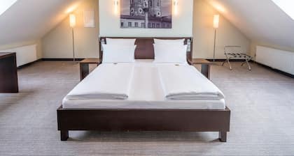 Augusten Hotel