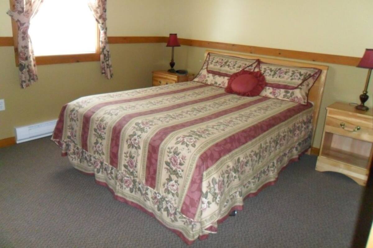 WiFi (free), bed sheets