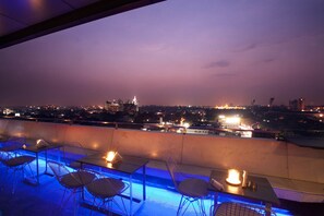 Rooftop bar - Hotel Ivory Tower (Bengaluru)