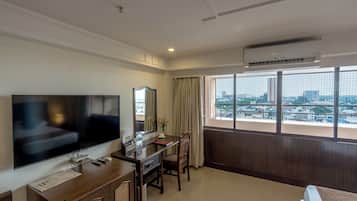 1 bedroom, minibar, in-room safe, desk