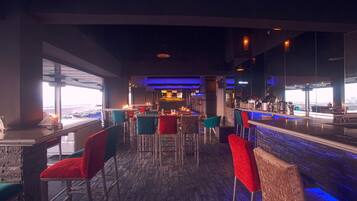 Bar di atap