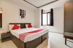 Minibar, in-room safe, desk, rollaway beds - Hotel Jayshree (Mumbai)