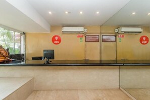 Lobby - Hotel Jayshree (Mumbai)
