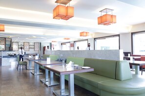 In-room dining - Aakar Lords Inn Saputara (Ahwa)