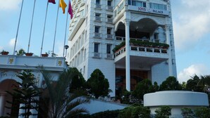 A tall white hotel with balconies and a sign reading "Joys Palace". - Joys Palace (Thrissur)
