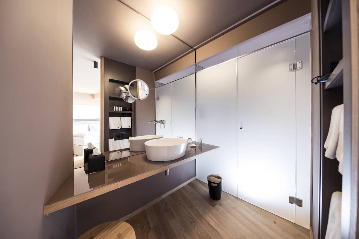 romantic suite, balcony | bathroom | shower, rainfall showerhead, free toiletries, hair dryer