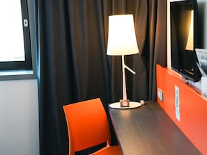 Standard Double Room, 1 Katil Kelamin (Double) | Peralatan tempat tidur premium, busa memori, peti besi dalam bilik