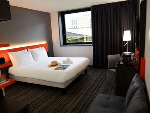Hochwertige Bettwaren, Betten mit Memory-Foam-Matratzen, Zimmersafe
