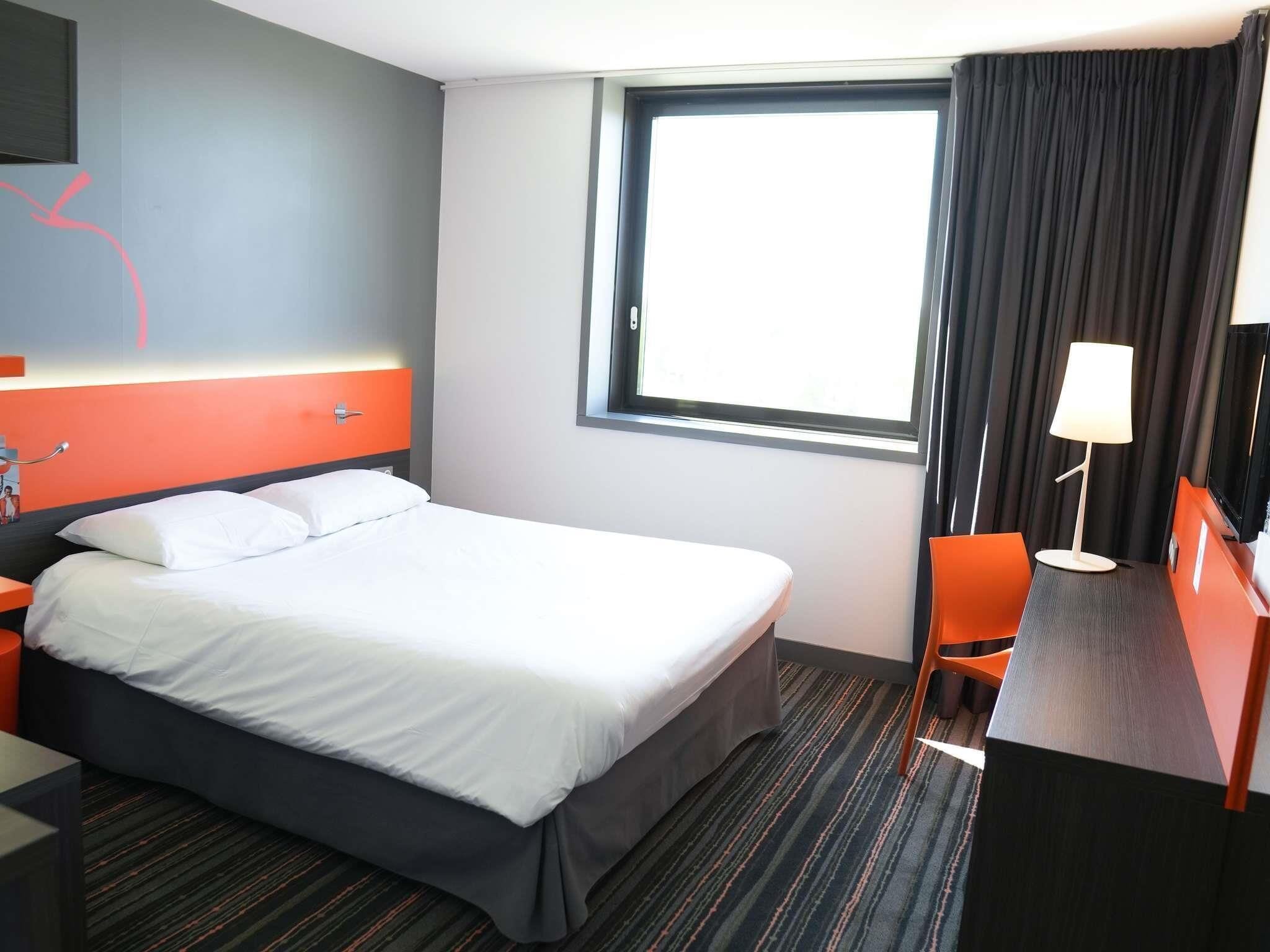 Standard Double Room, 1 Double Bed | Premium bedding, memory foam beds, in-room safe, desk
