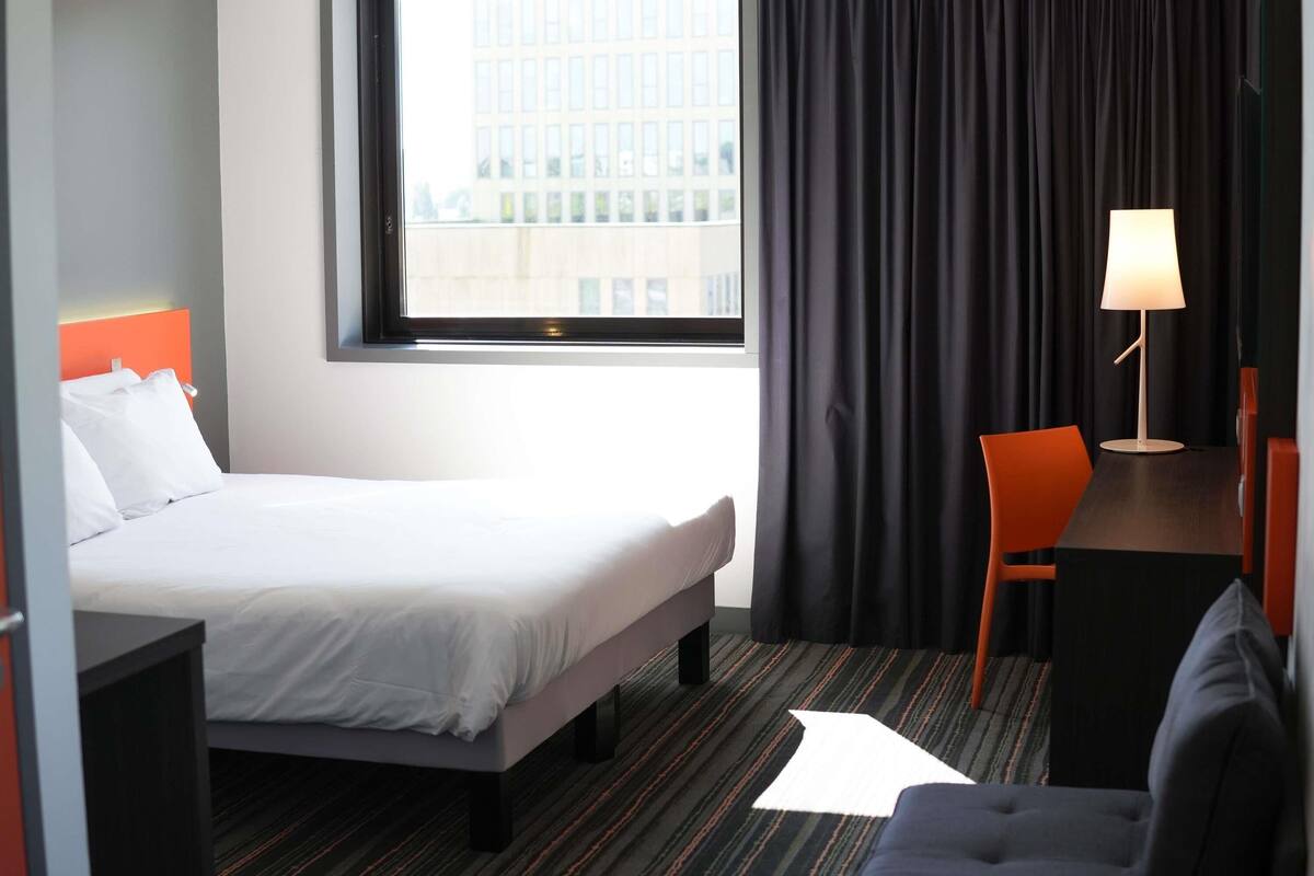 premium room, 1 double bed | premium bedding, memory-foam beds, in-room safe, desk