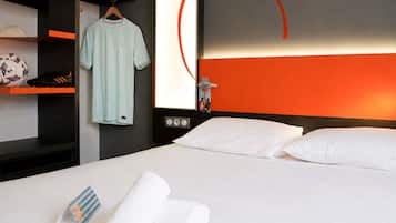 Premium Room, 1 Double Bed | Premium bedding, memory foam beds, in-room safe, desk