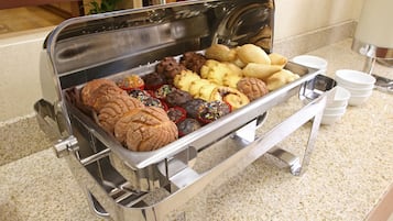 Petit déjeuner complet compris tous les jours