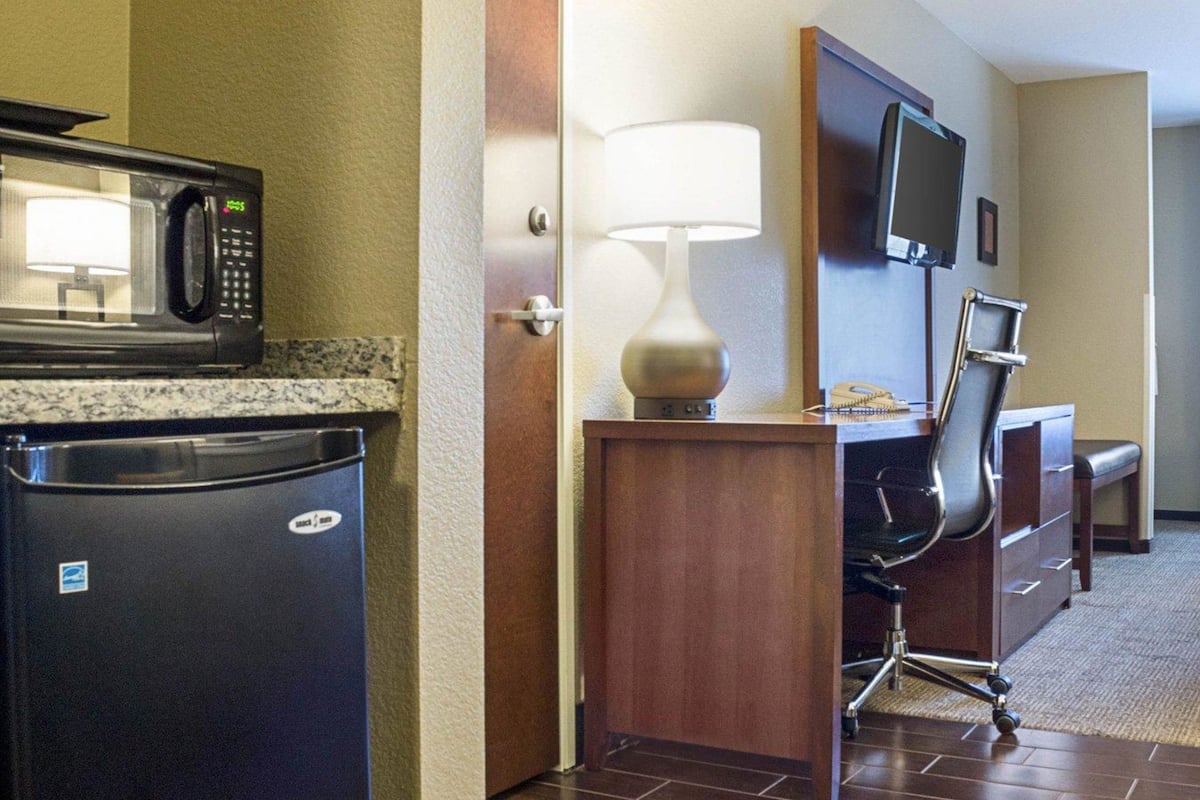 1 bedroom, in-room safe, desk, blackout curtains