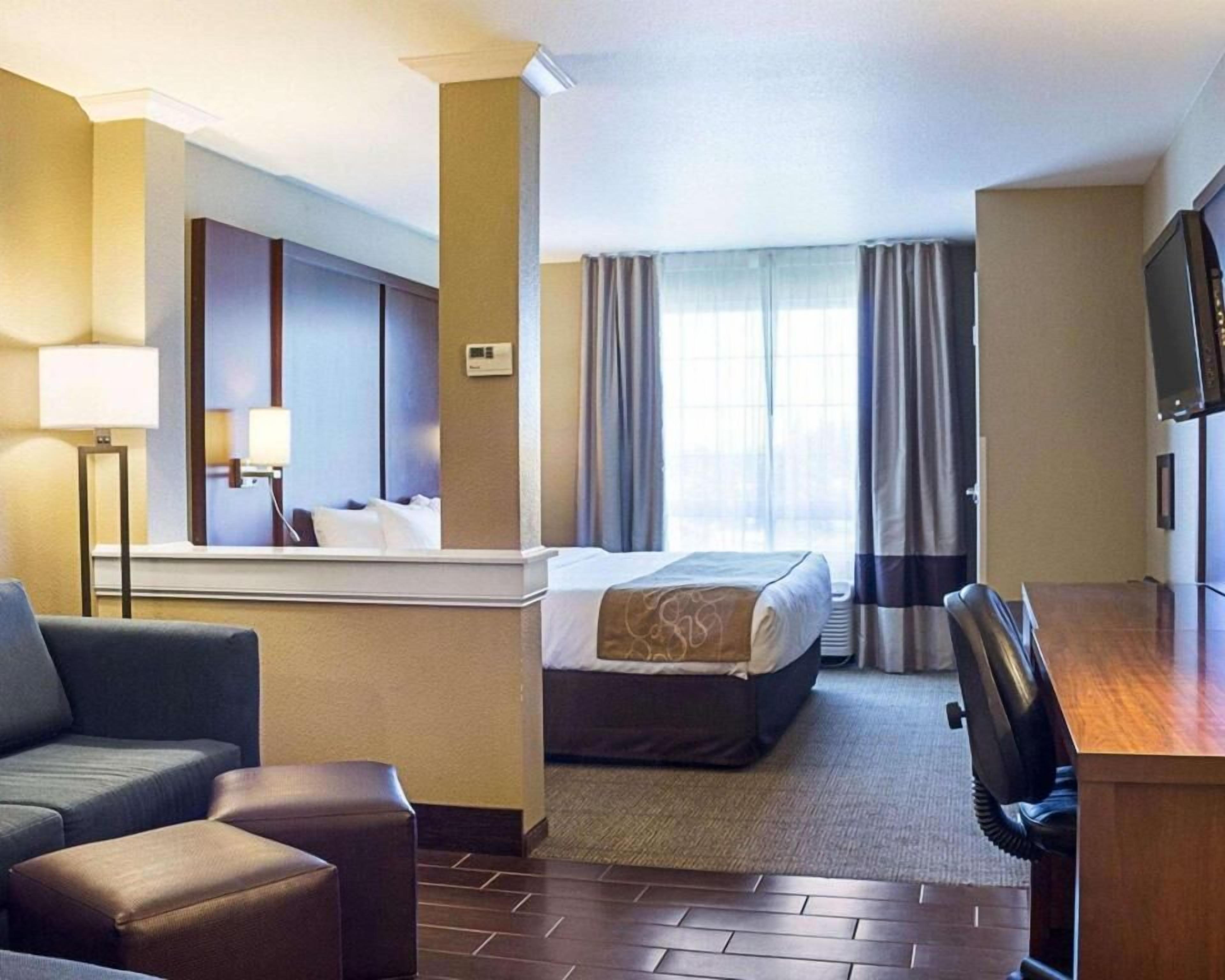 1 bedroom, in-room safe, desk, blackout drapes