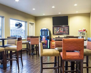 Bar (on property) - Comfort Suites Minot South (Minot)