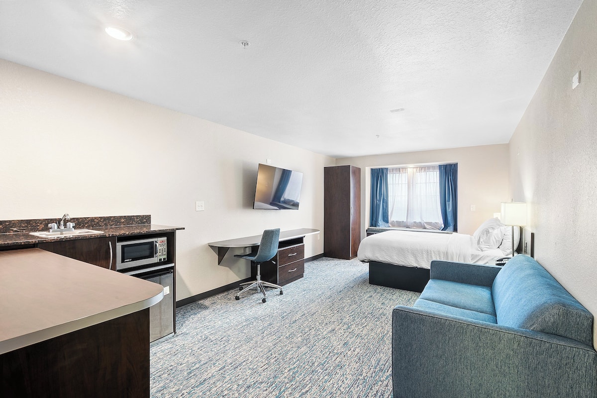 In-room safe, individually decorated, individually furnished, desk