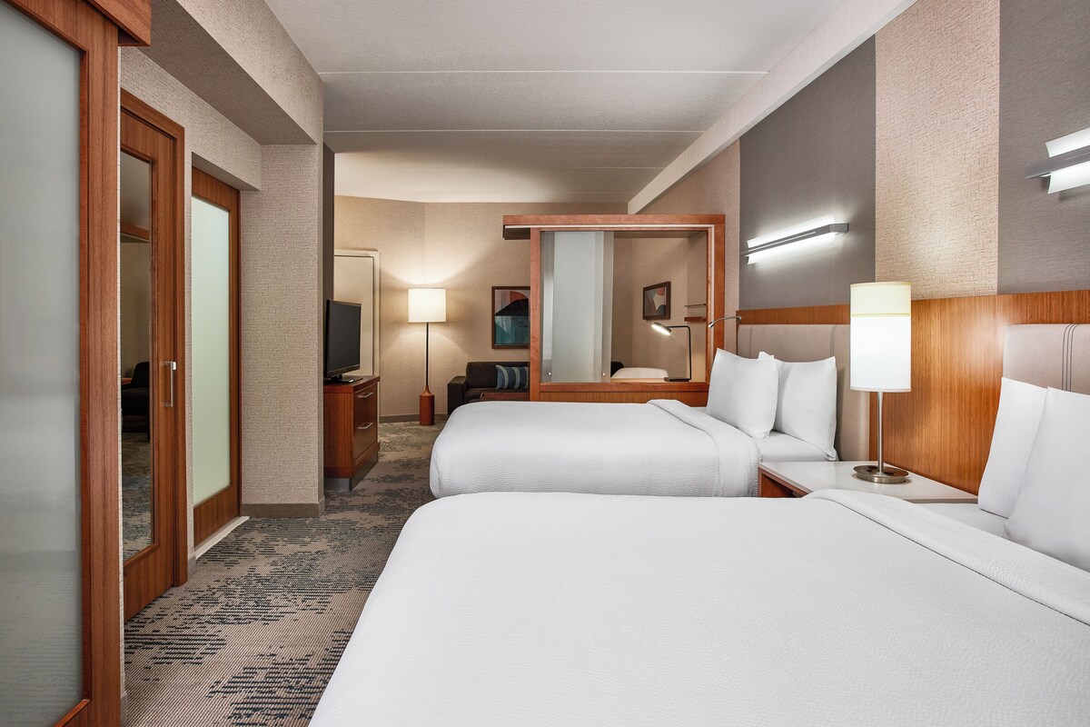 Suite, 2 Queen Beds and Trundle Bed | Hypo-allergenic bedding available, pillowtop beds, in-room safe, desk