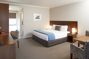 A hotel room with a bed, bedside tables, a desk, and a chair. - Argent Motor Lodge (Hamilton)