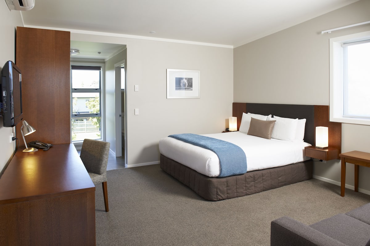 Corporate King Apartment