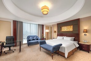 Minibar, tabla de planchar con plancha y camas plegables/adicionales 