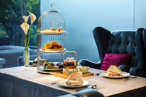 5 restaurants; breakfast, lunch and dinner served  - Plaza Hotel Yuyao (Ningbo)