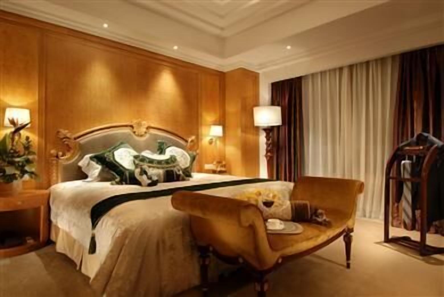 minibar, iron/ironing board, rollaway beds, free wifi