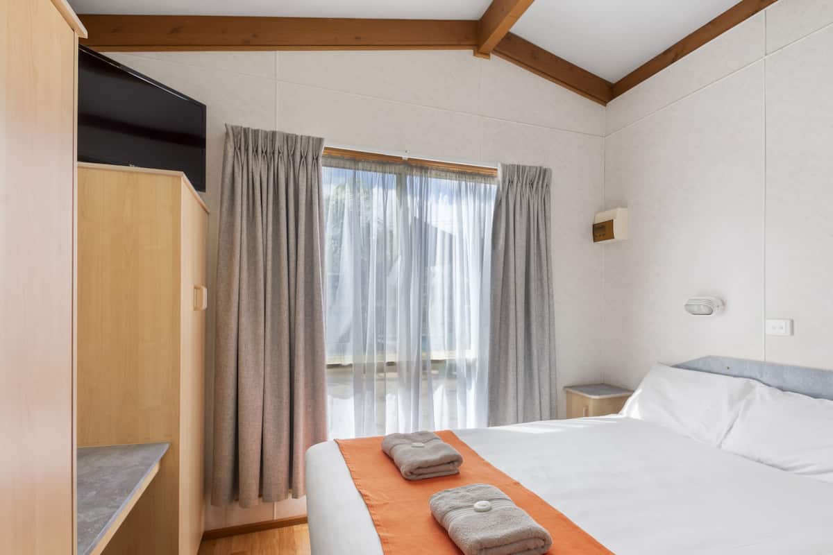 Deluxe 2BR Cabin