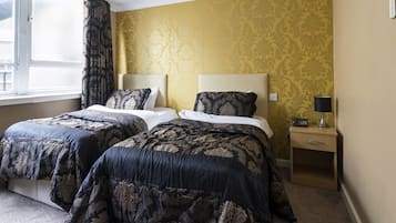 Standard Twin Room, 2 Twin Beds | Desk, iron/ironing board, bed sheets